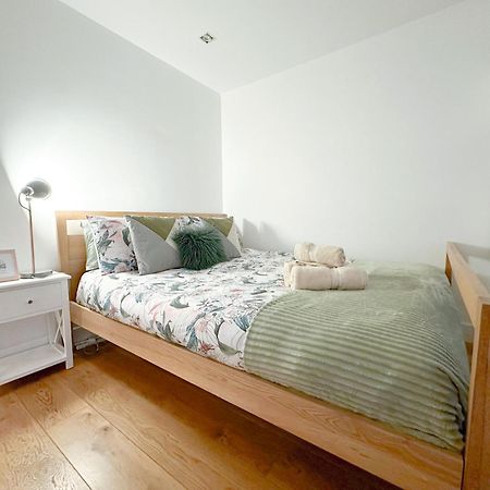 Chic 3 Bedroom Flat With Private Terrace In Holloway Near Finsbury Park London Kültér fotó