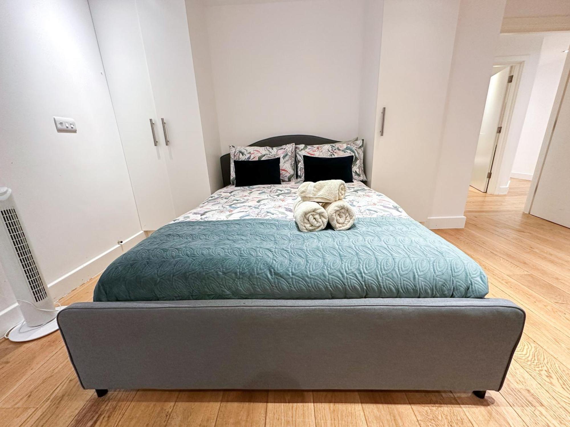 Chic 3 Bedroom Flat With Private Terrace In Holloway Near Finsbury Park London Kültér fotó