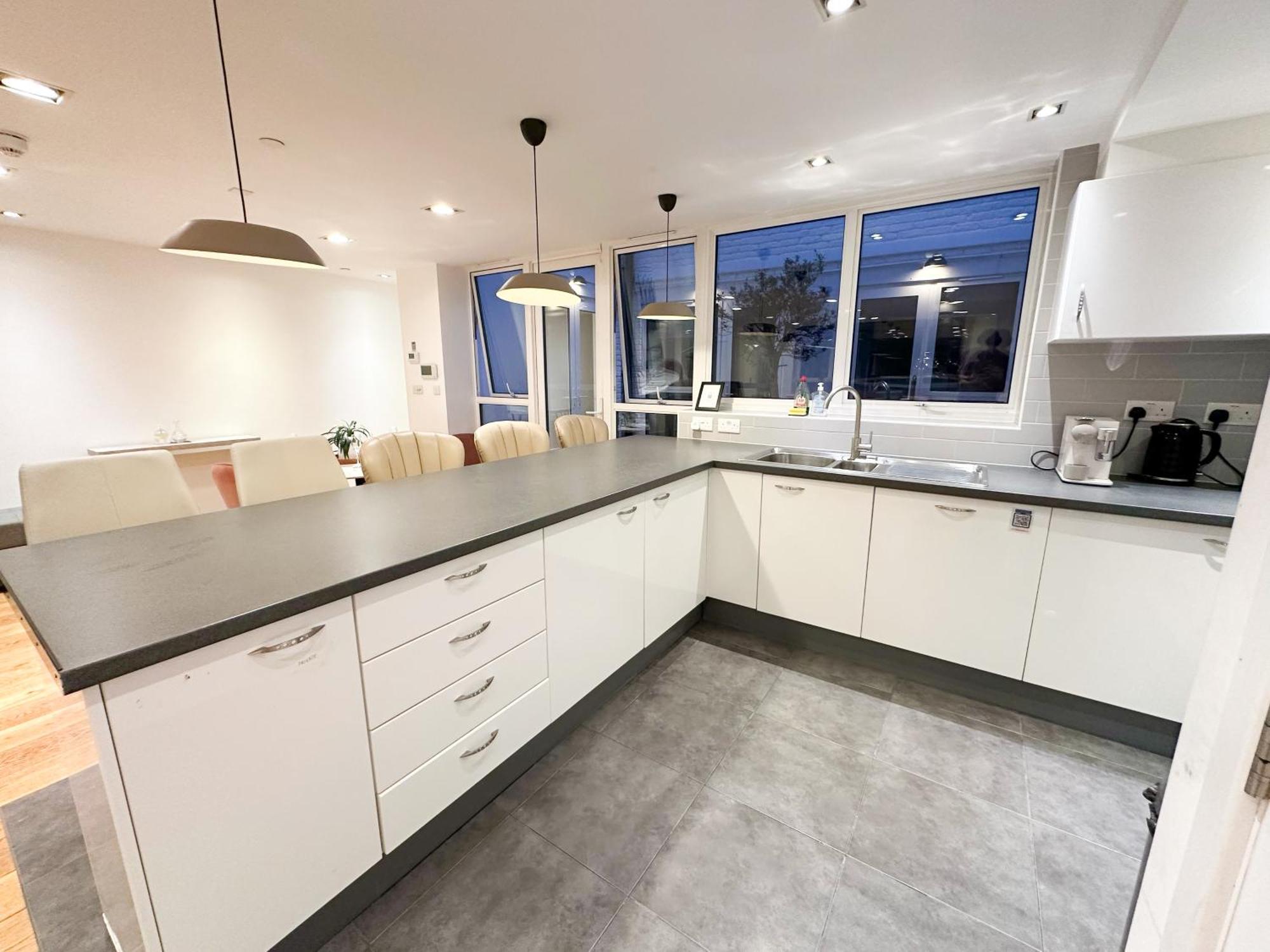 Chic 3 Bedroom Flat With Private Terrace In Holloway Near Finsbury Park London Kültér fotó